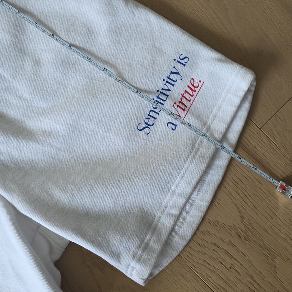 WHITE SHORTS - Picture 3 of 8